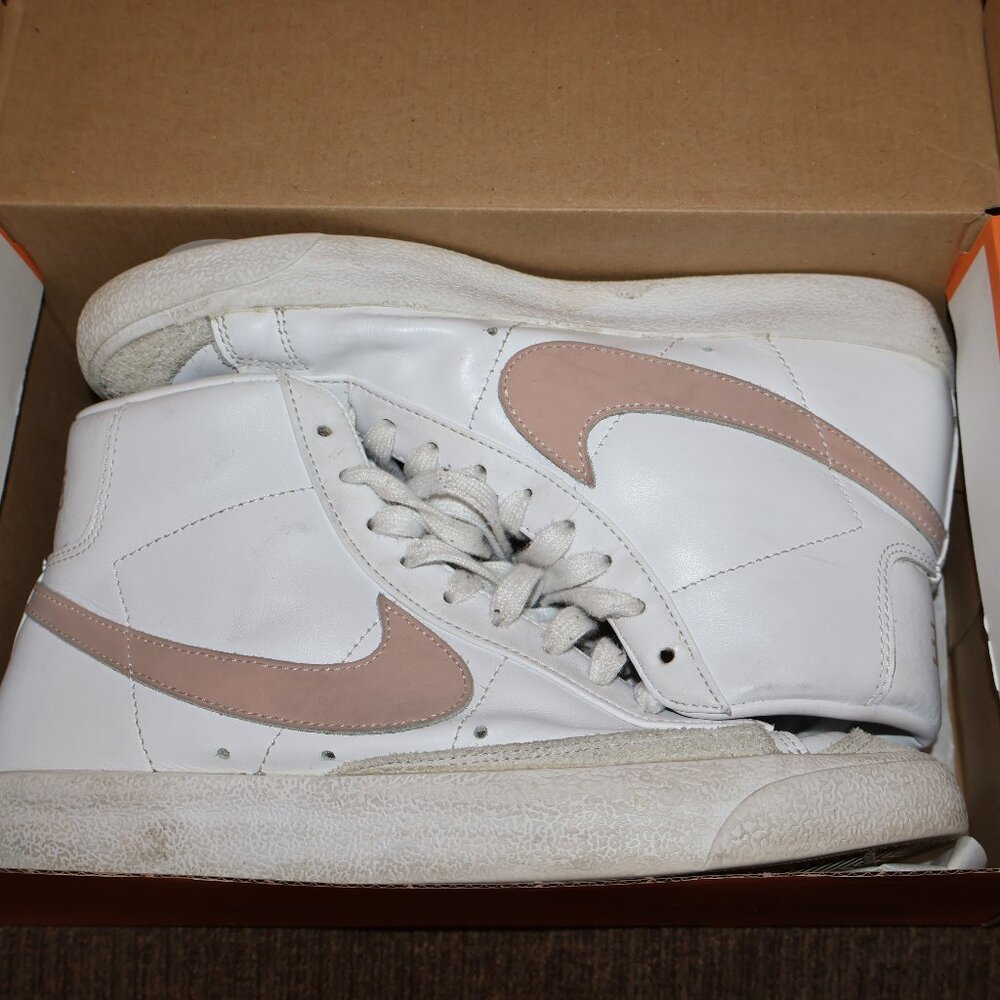 EUC Nike Blazer Mid ’77 – Women’s Size 8.5 (Men’s 7)